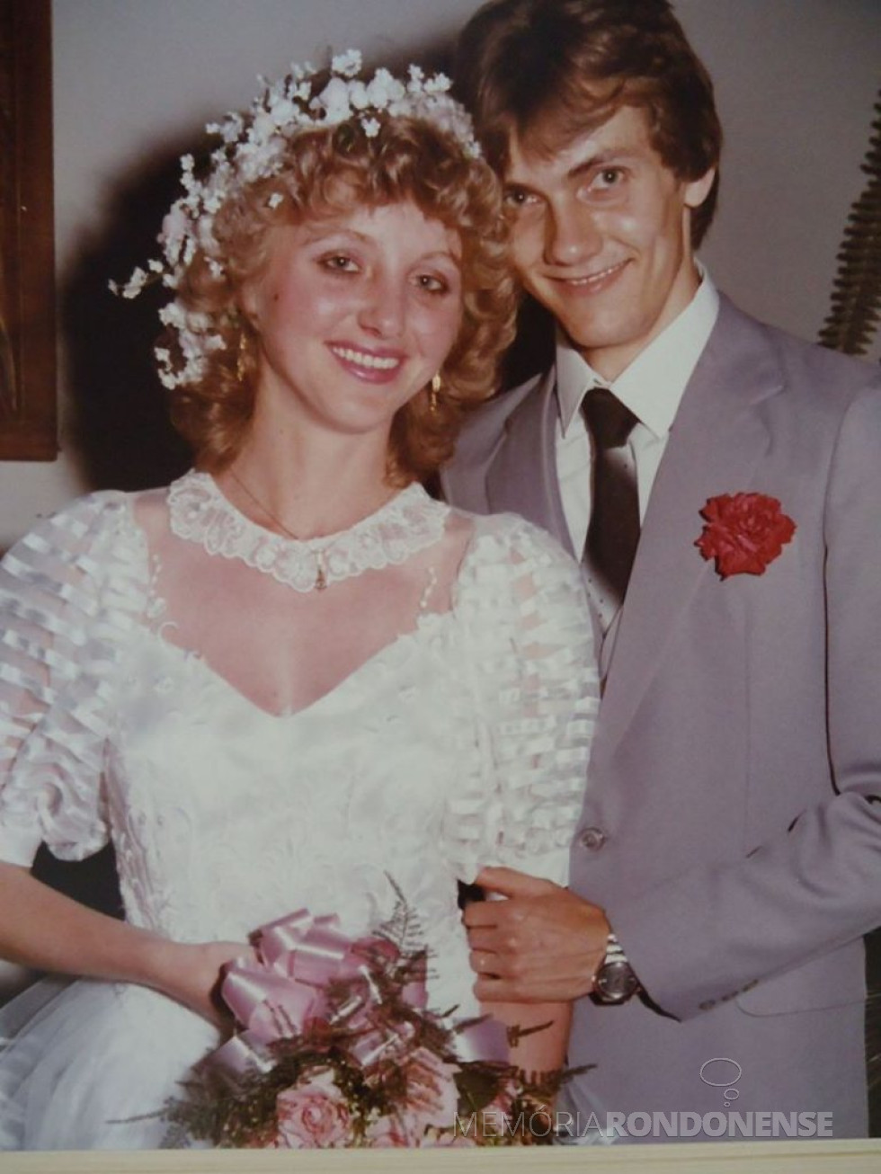 || Noivos Jane Magale Rockenbach e Romeo Weber que se casaram em novembro de 1984.
Imagem: Acervo do casal - FOTO 15 -
