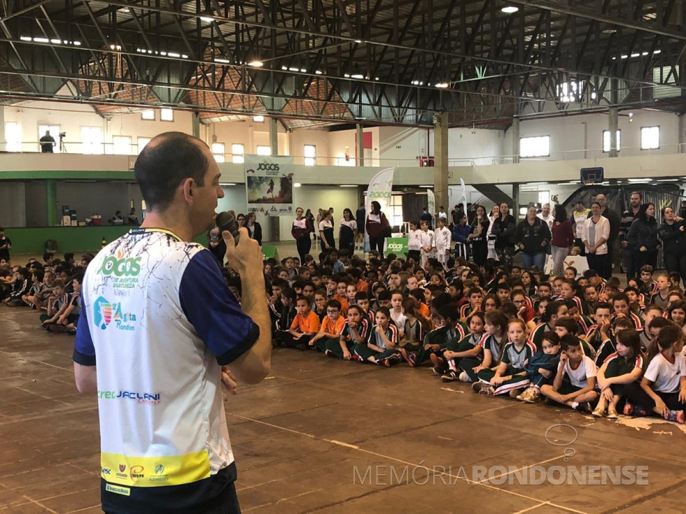 || Cristiano Metzner, secretário municipal de Esporte e Lazer, de Marechal Cândido Rondon, procedendo a abertura do 2º Agita Rondon e dos Jogos de Aventura e Natureza, em setembro de 2019,
Imagem: Acervo O Presente - FOTO 15 -