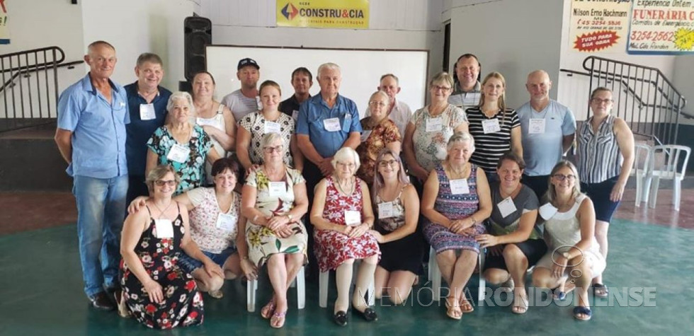 || Grupo senior dos participantes do 1º Encontro da Família Berwaldt, em dezembro de 2019
Imagem: Acervo de Laci Berwaldt - FOTO 10 -