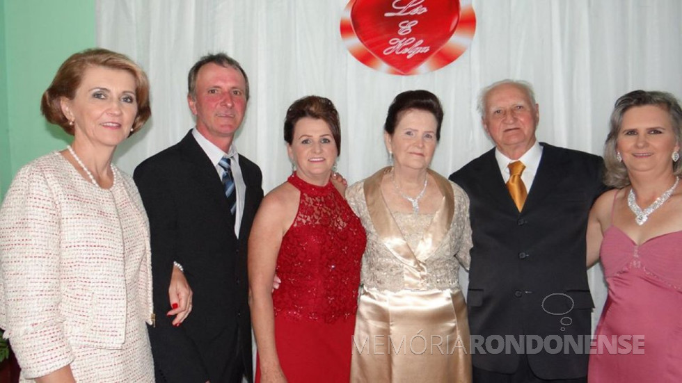 || Pioneiro Léo Vogt com a esposa e filhos, ele falecido em dezembro de 2019.
Imagem: Acervo Sônia Vogt - FOTO 20 -