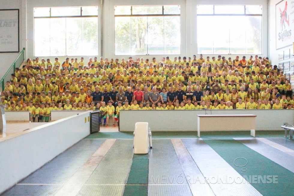 || Crianças atendidas pela AACC na área esportiva na comemoração de encerramento das atividades de 2019.
Imagem: Acervo AACC - FOTO 19 -