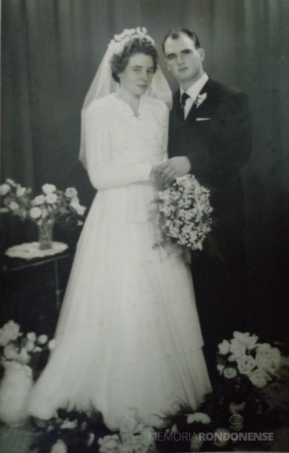 || Noivos Clarice Vogt e João Natálio Stein, pioneiros rondonenses que se casaram em Santa Cruz do Sul (RS), em julho de 1961.
Imagem: Acervo da família - FOTO 1 - 