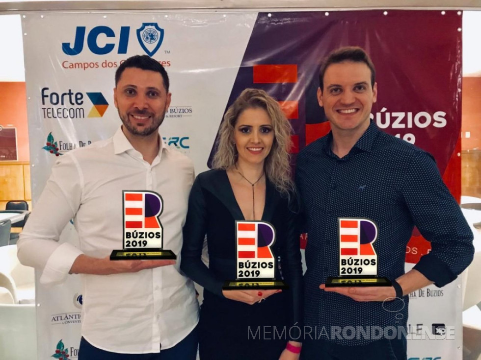 || Debatedores da JCI Marechal Cândido Rondon no Encontro Regional em Búzios, em agosto de 2019. Da esquerda à direita: Leandro Marcondes, Cristina Lizzoni e Luciano Lizzoni.
Imagem: Acervo O Presente - FOTO 33 -