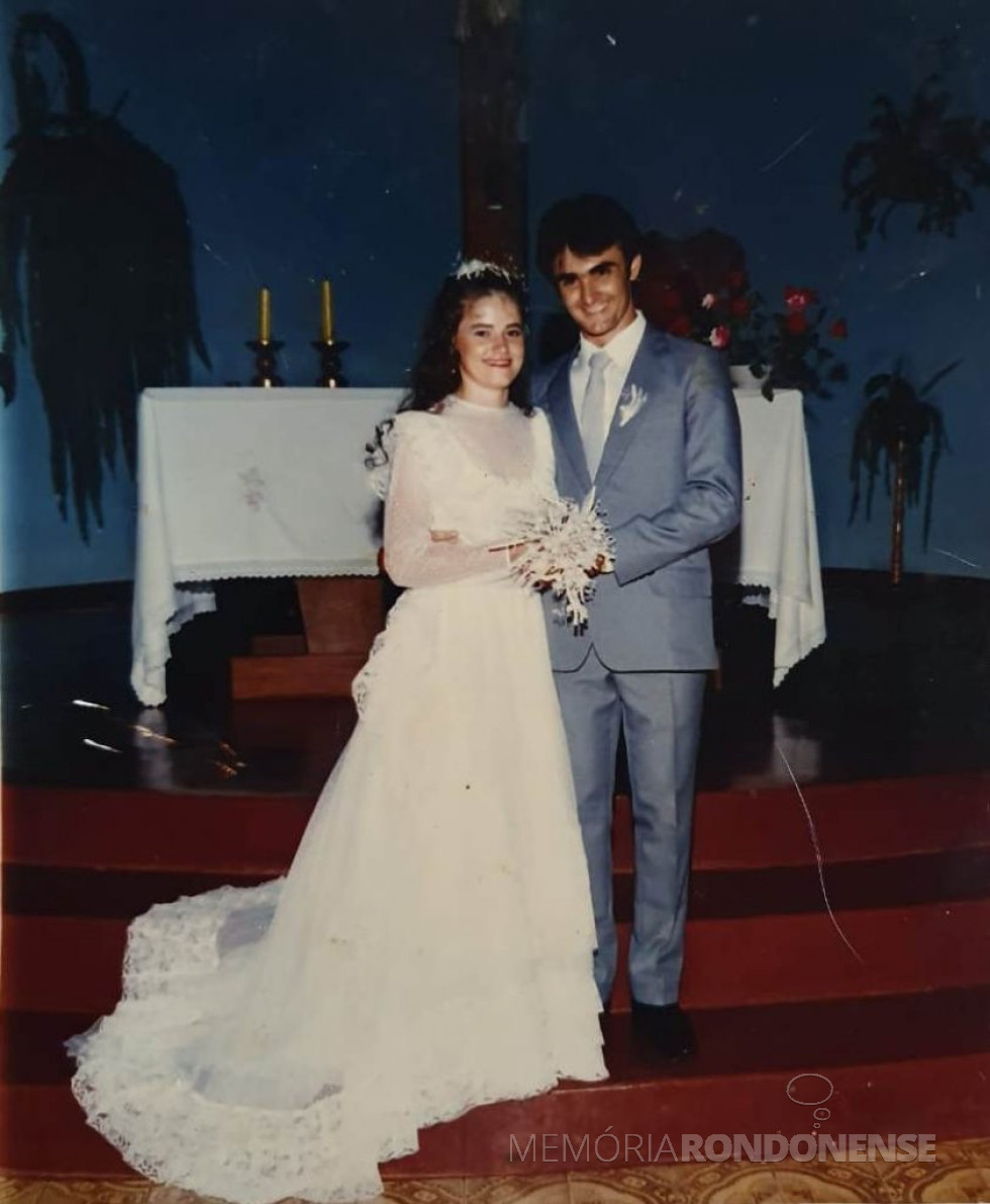 || Jovens Nair Riffel e Walter Altenhofen que se casaram em 03 de janeiro de 1986.
Imagem: Acervo do casal - FOTO 9 -