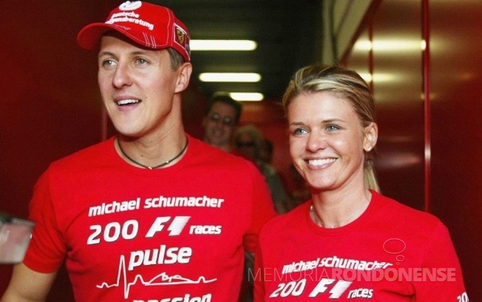 || Piloto alemão Michael Schumacher com a esposa Corinna Betsch, ele acidentado em dezembro de 2013. 
Imagem: Acervo IG Esporte - FOTO 5 - 