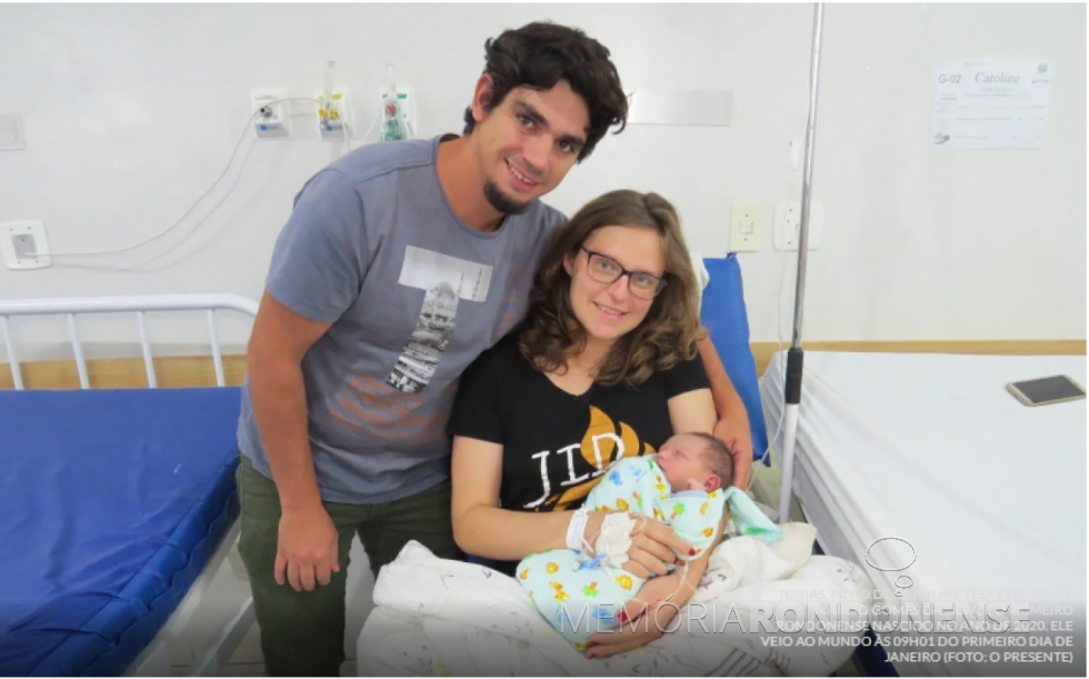 || Casal Carolina Teske  da Silva e Márcio Gomes da Silva com o filho Tobias, primeira criança nascida em Marechal Cândido Rondon, em janeiro de 2020.
Imagem: Acervo o Presente - FOTO  52 - 
