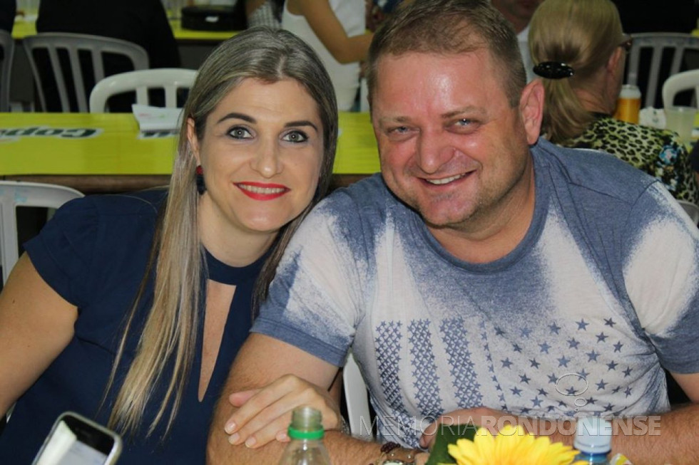 || Empresário rondonense Roberto Afonso Thomé com a esposa Luciara Ciane (nascida Port).
Imagem: Acervo pessoal - FOTO 11 -