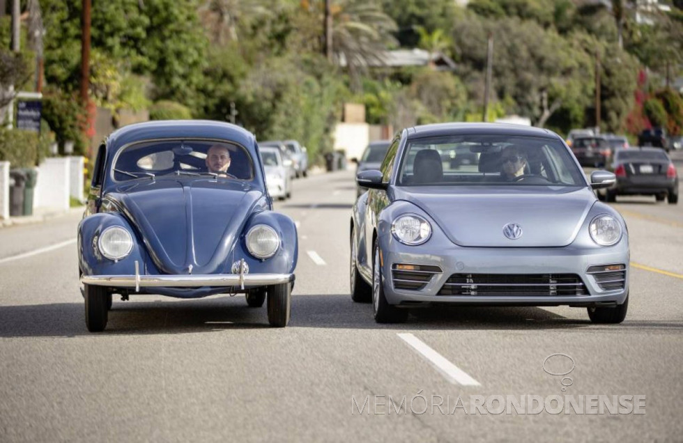 || Lado a lado o primeiro e o último Fusca, em julho de 2019.
Imagem: Acervo Divulgação/Volkswagem - FOTO 10 -
