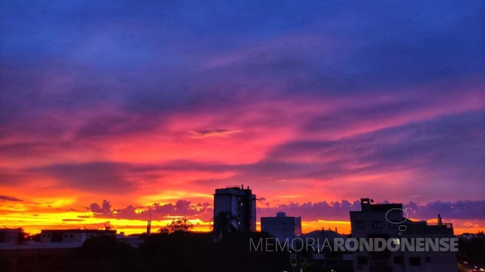 || Pôr do sol  na cidade de Marechal Cândido Rondon, em 17 de fevereiro de 2020.
Imagem: Acervo Marcos Vinicius Fediuk - FOTO 10 -