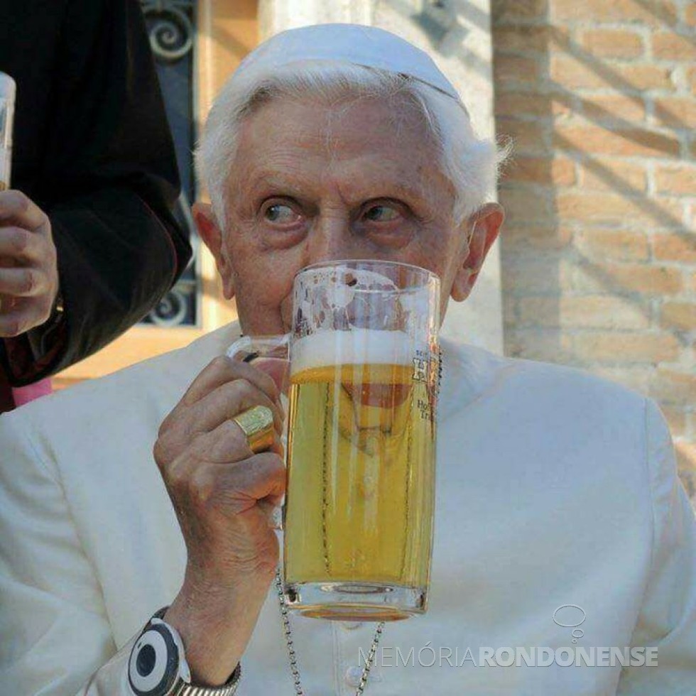 || Papa Bento 16 (cardeal alemão Joseph Aloisius Ratzinger) que renunciou ao papado, em fevereiro de 2013. 
Imagem: Acervo desconhecido. Todo crédito ao autor da imagem - FOTO 4
5 -