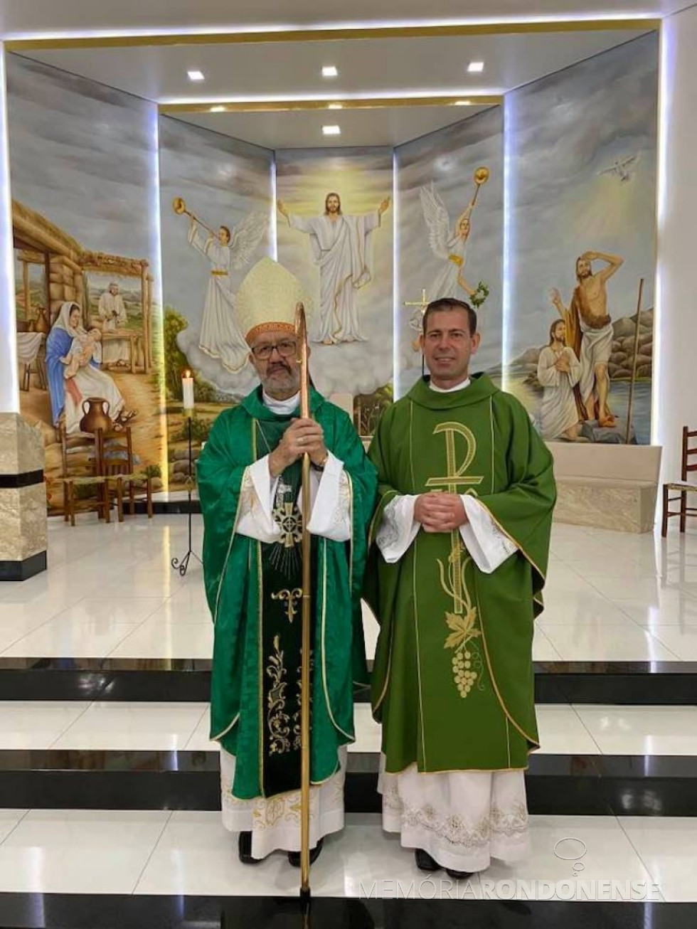 || Padre Jauri Strieder com o bispo diocesano João Carlos Senehme por ocasião de posse como pároco da Paróquia São Luiz Gonzaga, de Pato Bragado, em fevereiro de 2020.
Imagem: Acervo Sérgio Luiz Spies - FOTO 9 -