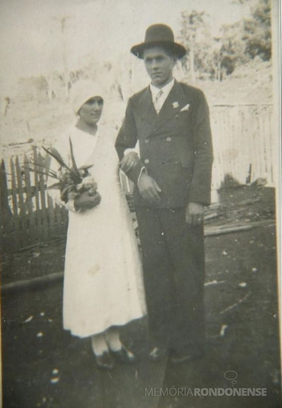 || Casamento de Regina Bet e Vitório Parizotto, pais de Rozalina Cecília Cemin, em 1935.
Imagem: Acervo arquivo pessoal de Rozalina e Anildo Cemin- FOTO 12 -