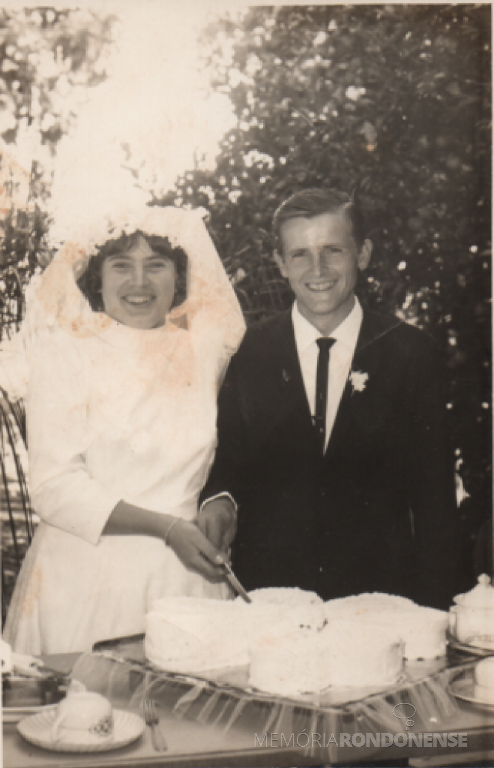 || Noivos Úrsula Stoef e João Zimmermann que se casaram em começo de maio de 1968.
Imagem: Acervo do casal - FOTO 1 - 