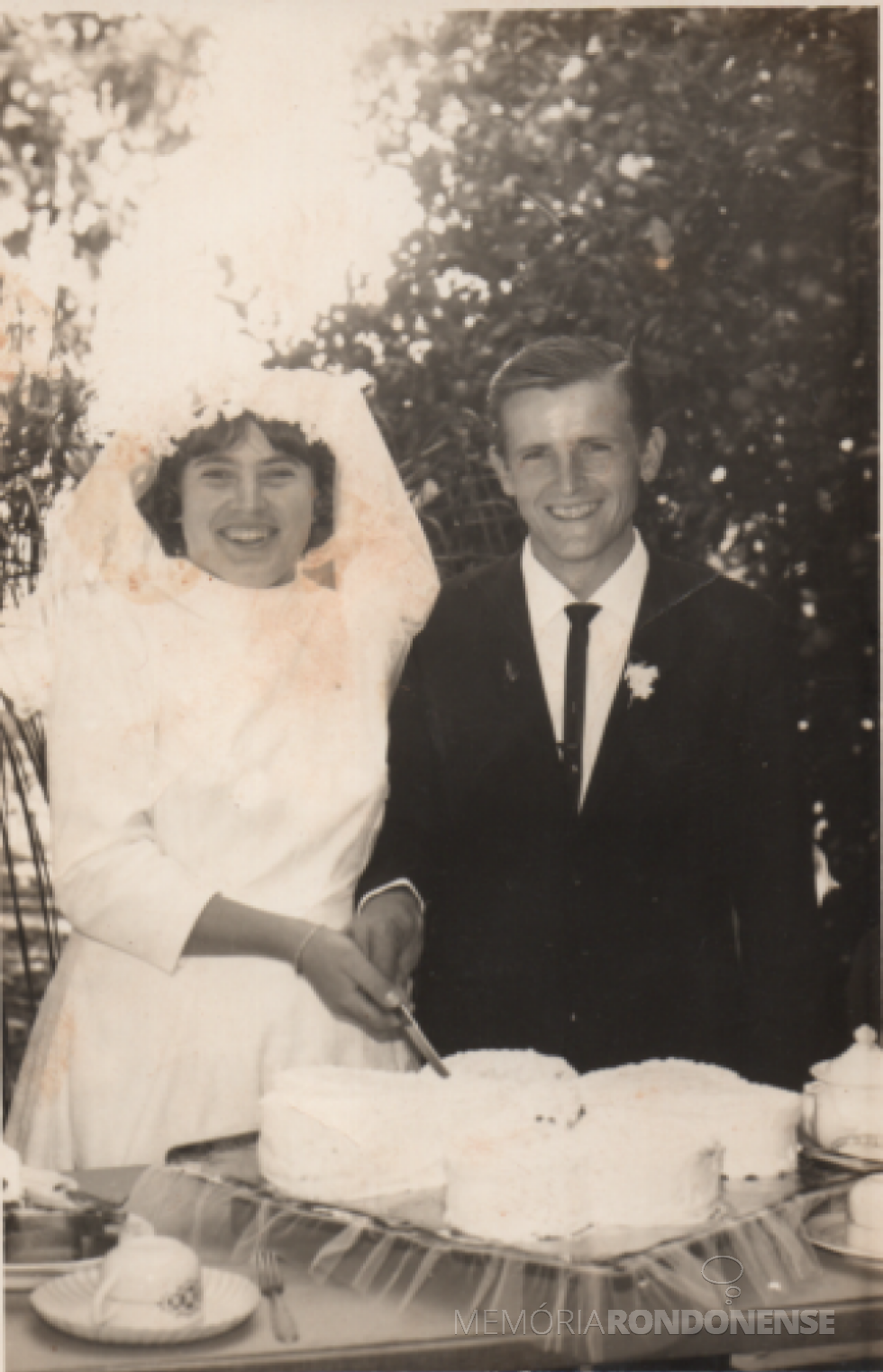 || Noivos Úrsula Stoef e João Zimmermann que se casaram em começo de maio de 1968.
Imagem: Acervo do casal - FOTO 1 -