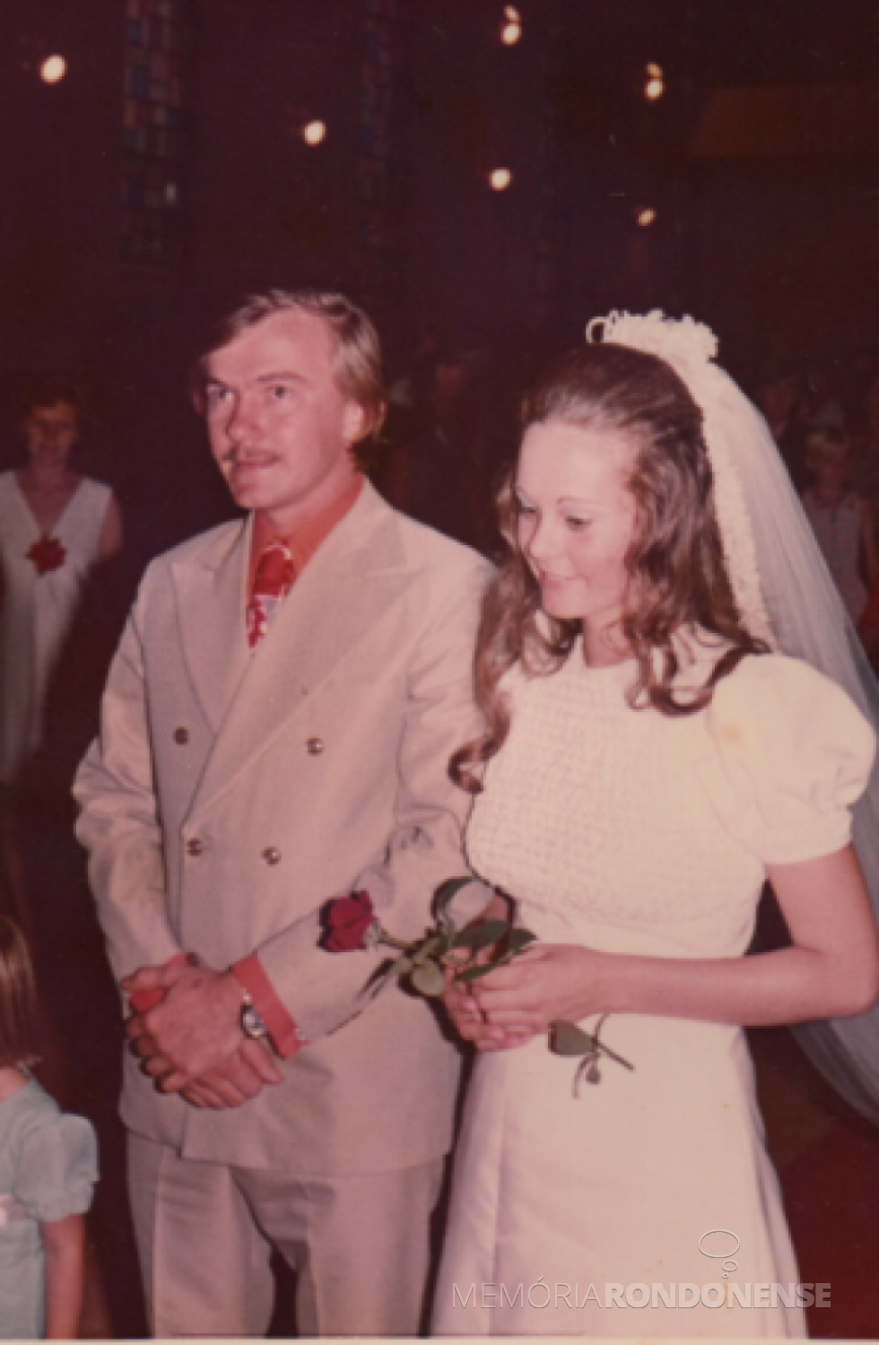 || Jovens rondonenses Selita Müller e Ilo Darci Weirich que se casaram em janeiro de 1974.
Imagem: Acervo do casal - FOTO 7 -