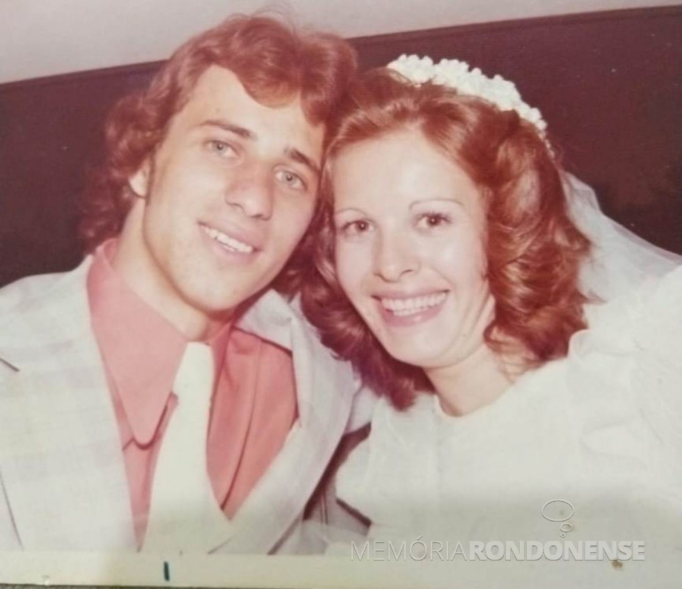 || Jovens rondonenses Salete Facini e Arno Wondracek que se casaram em janeiro de 1976.
Imagem: Acervo do casal - FOTO 2 -