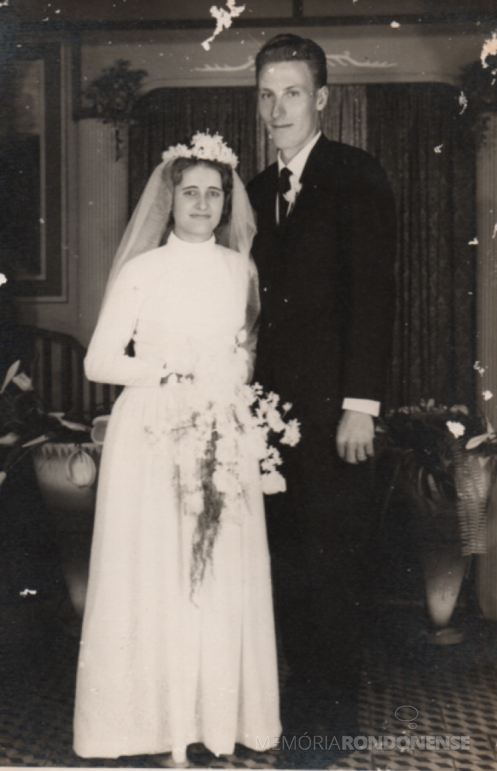 || Noivos Lori Wolf e Lauro Kunde que contraíram matrimônio no começo de maio de 1968.
Imagem: Acervo do casal Úrsula e João Zimmermann - FOTO 2 - 