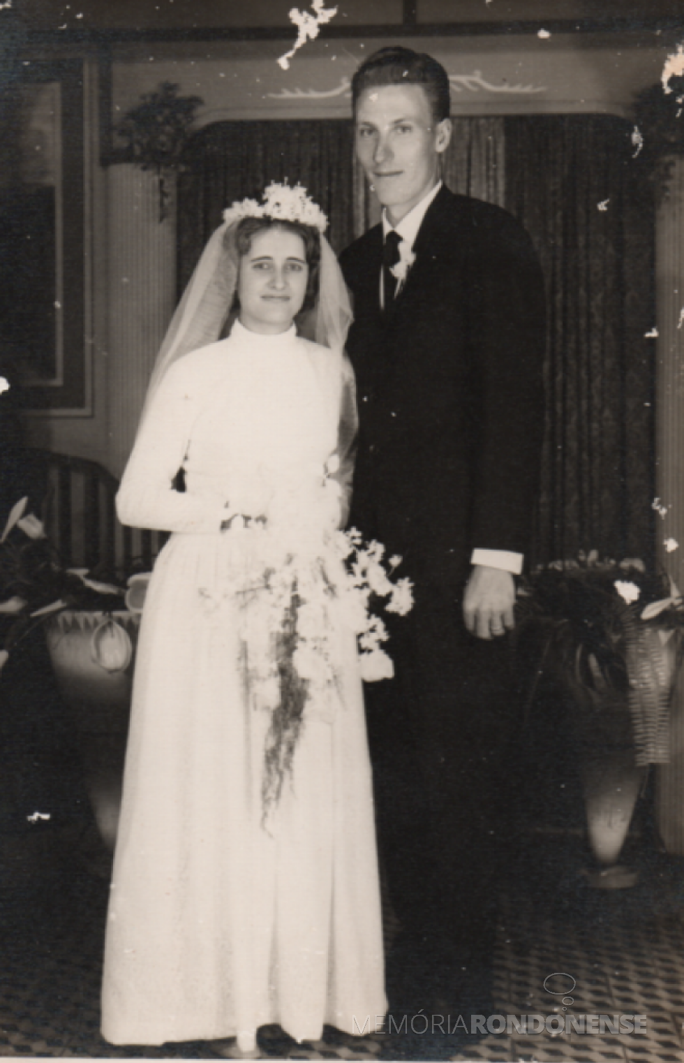 || Noivos Lori Wolf e Lauro Kunde que contraíram matrimônio no começo de maio de 1968.
Imagem: Acervo do casal Úrsula e João Zimmermann - FOTO 2 -