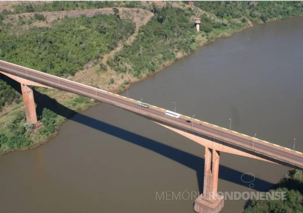 || Ponte da Fraternidade, entre Brasil e Argentina, inaugurada em novembro de 1985. 
Imagem: Acervo GDA.com.br - FOTO 7 - 