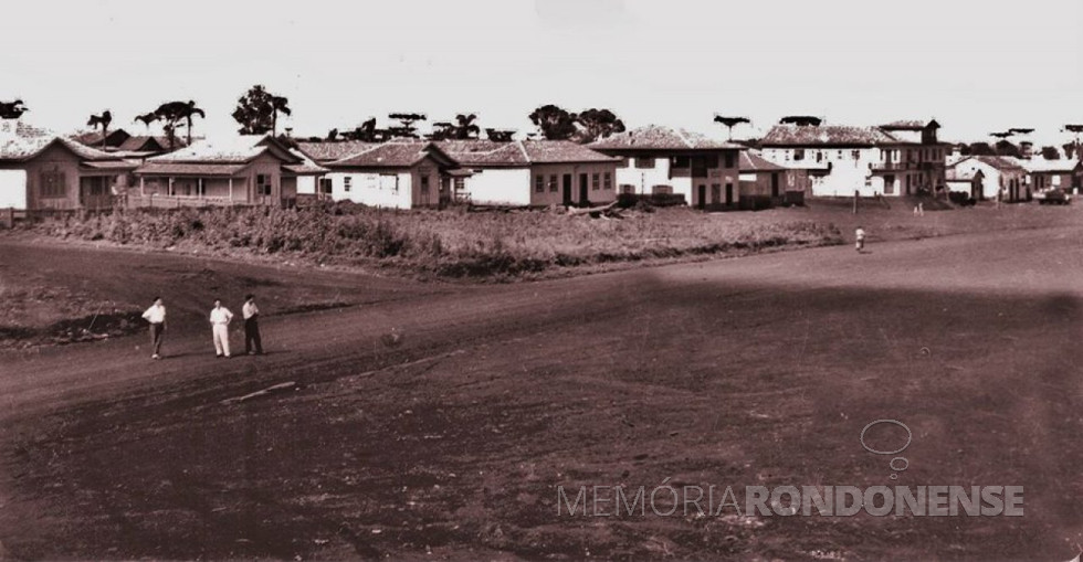 || Provavelmente foi esse panorama que os pioneiros de São Marcos viram quando chegaram em Cascavel, em 1946.
Pietro Tebaldi (de Cascavel) detalha sobre a fotografia o seguinte: