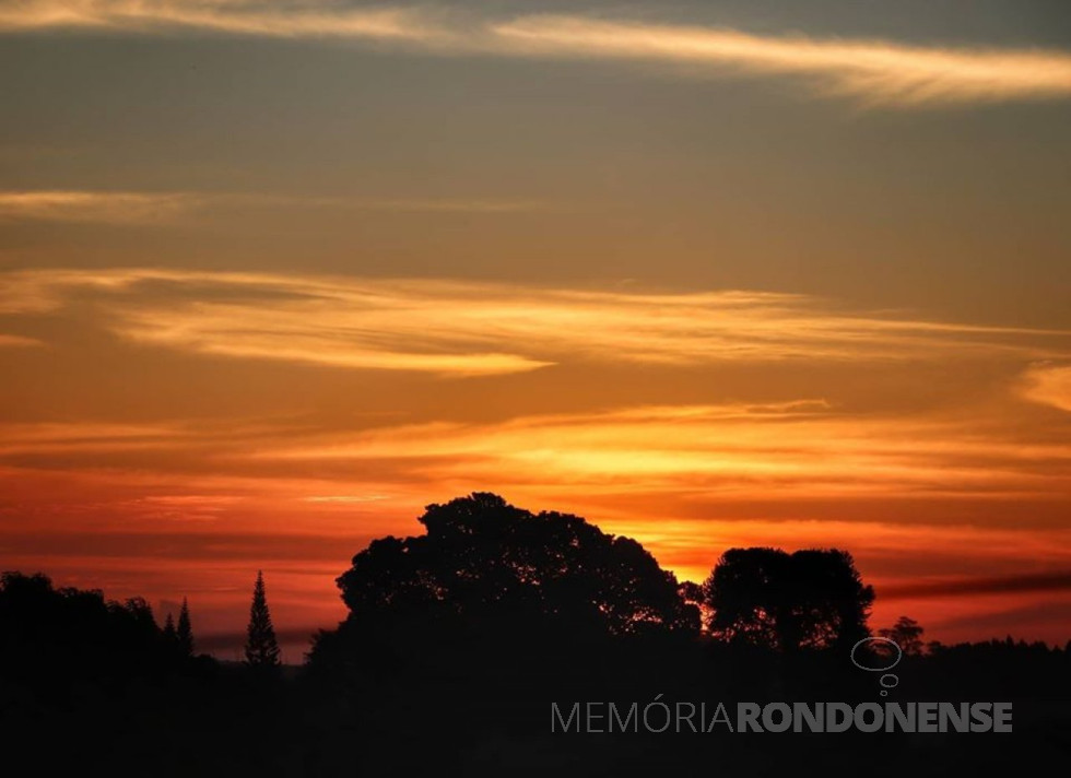 || Entardecer na cidade de Marechal Cândido Rondon (PR), em 04 de maio de 2020.
Imagem: Crédito e acervo: Marcos Vinicius Fediuk - FOTO 13 -