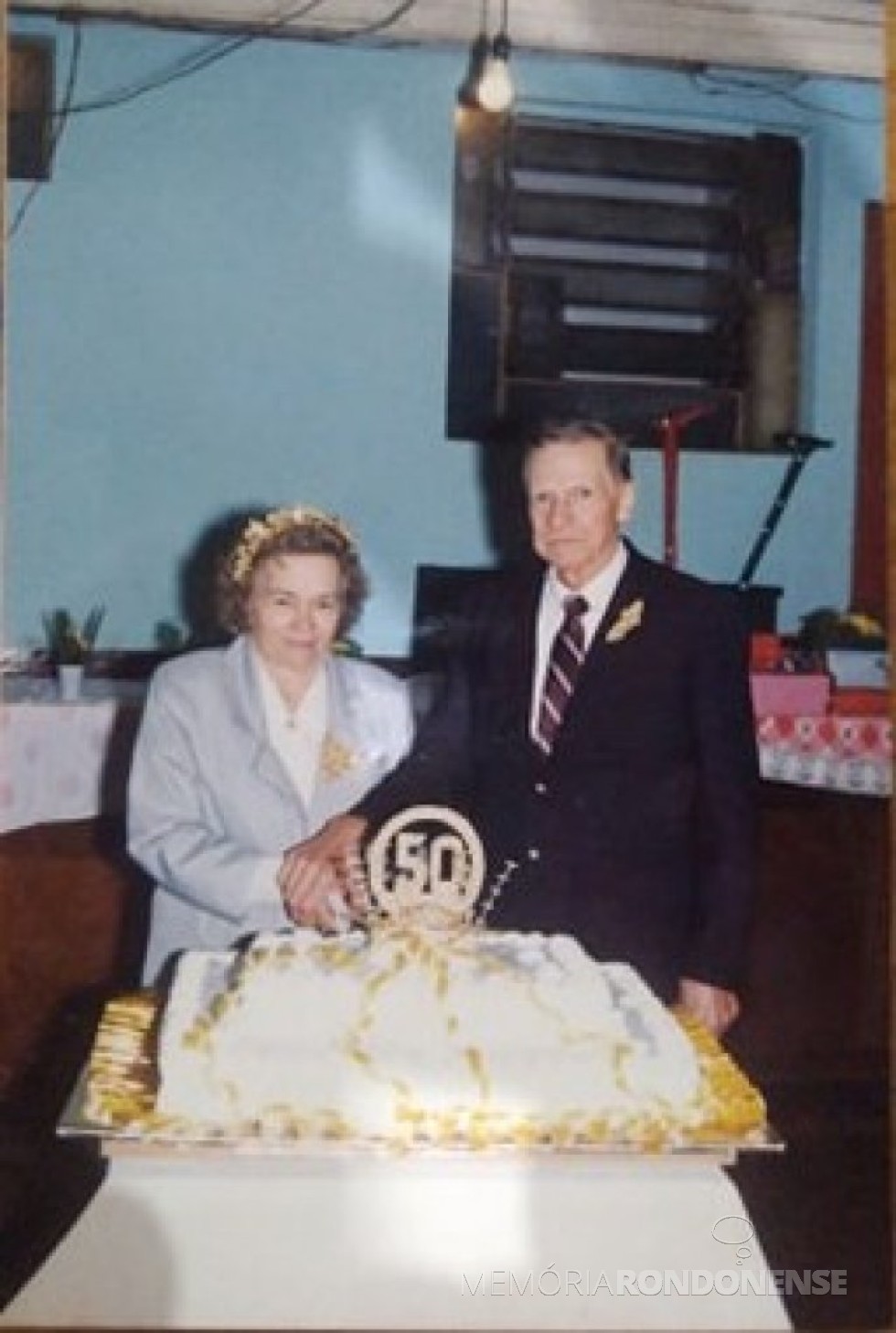 || Casal pioneiro Olga e Henrique Adolfo Passig na comemoração de Bodas de Ouro.
Imagem: Acervo Isolde Passig Schilke - FOTO 2 - 