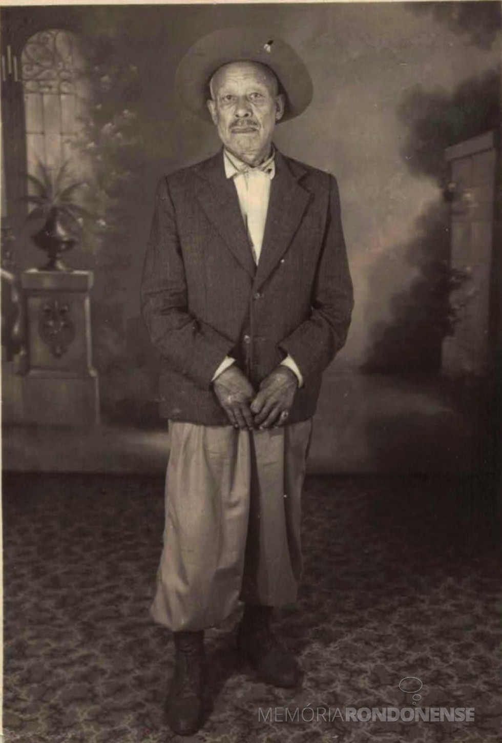 || Valério Lambaré, pioneiro do antigo Porto Britânia e funcionário da Compania de Maderas del Alto Paraná e depois da colonizadora Maripá, falecido em agosto de 1969.
Imagem: Acervo fotográfico do Museu Histórico Willy Barth, de Toledo  - FOTO 5 -