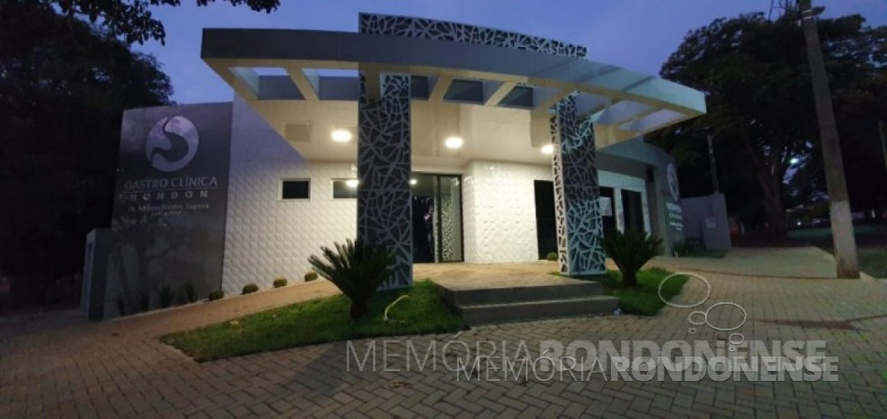 || Gastroclínica Rondon com vistas para o hall de entrada. Projeto do arquiteto rondonense Arlen Güttges. Imagem: Acervo e crédito do arquiteto - FOTO 22 -