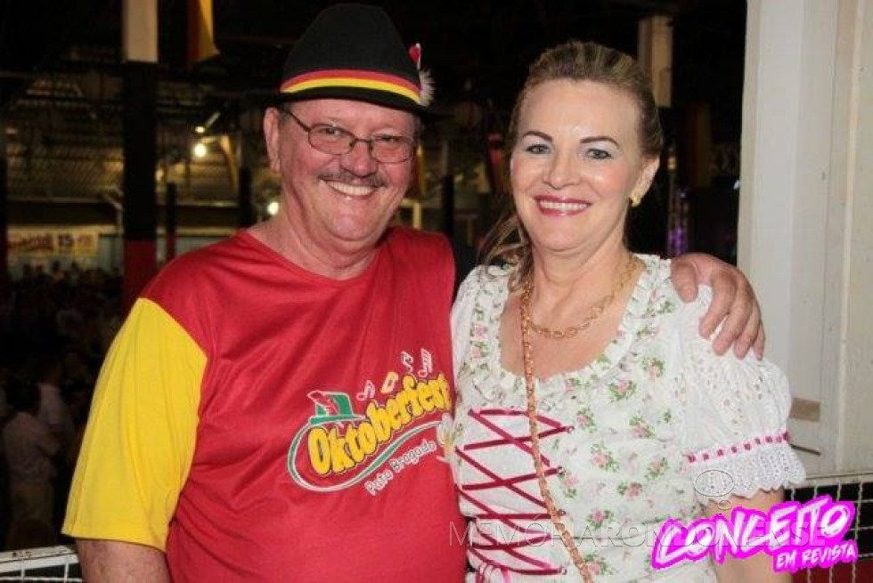 || Professor Paulo Jorge Kohler com a esposa Normilda, ele falecido em meados de junho de 2020.
Imagem: Acervo Conceito em Revista - FOTO 20 -