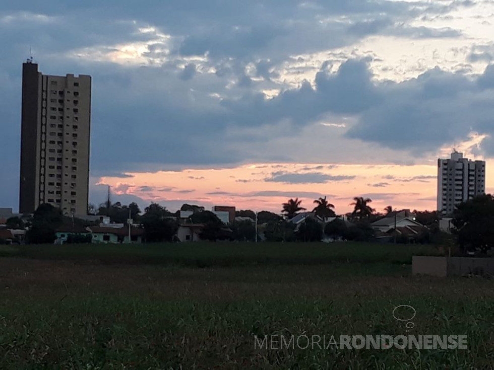 || Poente na cidade de Marechal Cândido Rondon em 06 de julho de 2020.
Imagem: Acervo e crédito da professora universitária Elise Schmidt - Unioeste. - FOTO 22 -