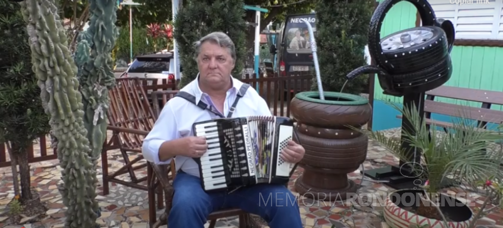 || Músico rondonense Dirceu (Negrão) Pedralli que com sua banda produziu o vídeo sobre  a superação das medidas de isolamento social, em abril de 2020. 
Imagem: Acervo O Presente - FOTO 19