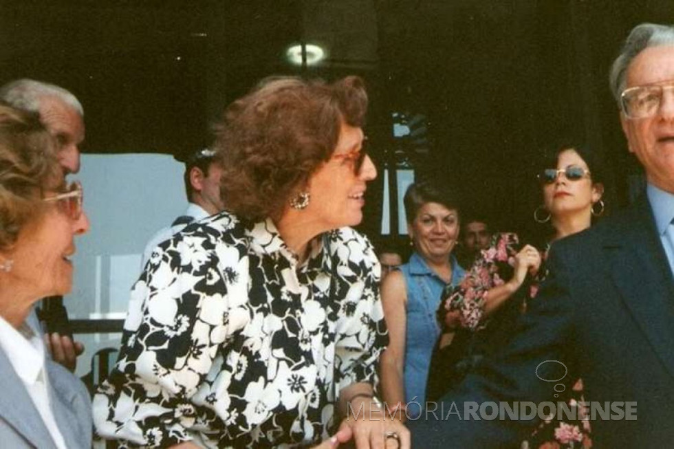 || D. Aninhas  (c) no encontro que teve com o presidente brasileiro Itamar Franco para pedir a institucionalização dos Dia dos Avós no Brasil.
Imagem: Acervo O Povo (Portugal) - FOTO 14 -