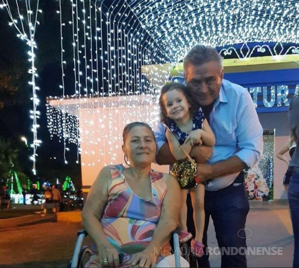 || Rondonense Nelci Fontana Witeck com o esposo Clécio e neta, esposa falecida em final de julho de 2020.
Imagem: Acervo Sirlei Hentges - FOTO 19 -