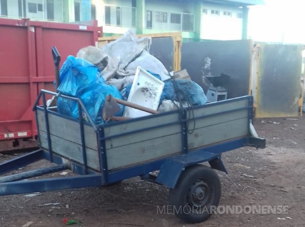 || Amostra do lixo que o rondonense tinha descartado às margens do Contorno Sul e teve de recolher  e encaminhar ao Ecoponto, além de pagar multa pela infração ambiental.
Im|game: Acervo Imprensa PM-MCR - FOTO 14 -