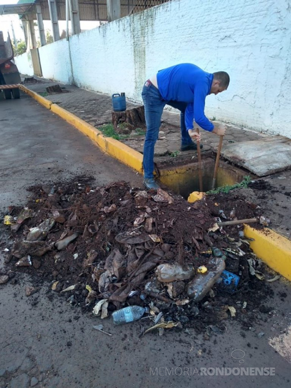 || Outra amostragem de material retirado de galeria de água pluvial do Jardim Primavera, em Marechal Rondon.
Imagem: Acervo Imprensa PM-MCR - FOTO 21 -
