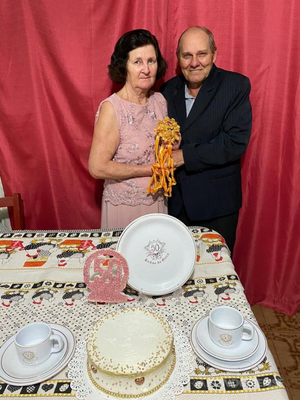 || Casal rondonense Dulce e Levino Fenner que comemorou Bodas de Ouro, em julho de 2020.
Imagem: Acervo Jheison Griep - FOTO 17 - 