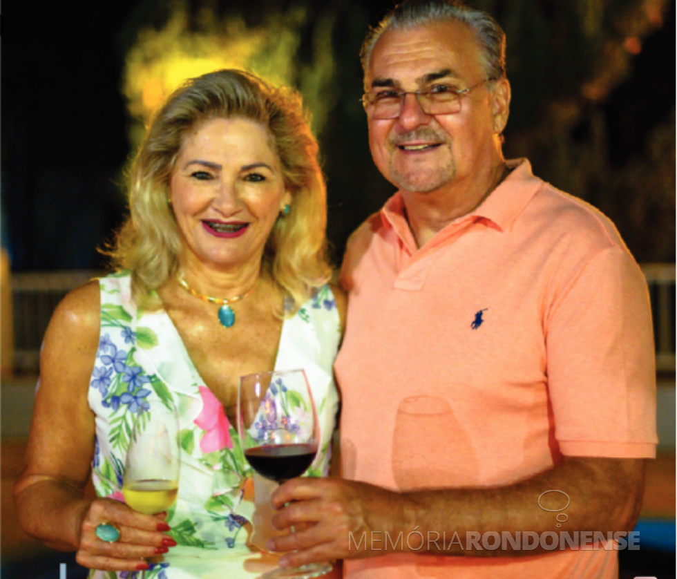|| Casal rondonense Lorena e Arno Kunzler na comemoração de suas Bodas de Esmeralda.
Imagem: Acervo pessoal - FOTO 3 -