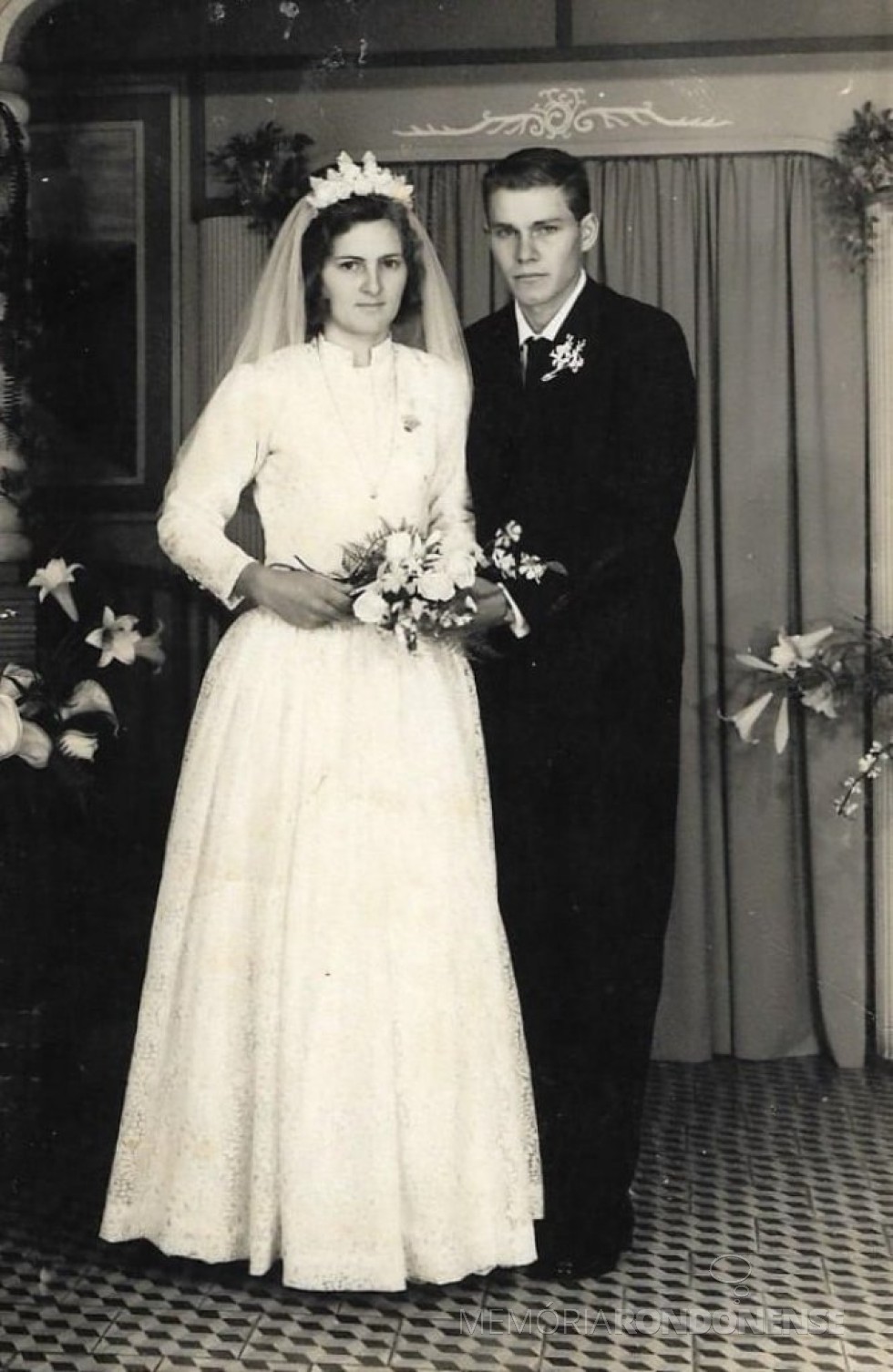 || Noivos rondonenses Dulce Heidrich e Levino Fenner que se casaram em julho de 1970.
Imagem: Acervo da familia - Crédito; Studio Fotográfico Kaefer (Mal. C. Rondon) - FOTO 1 - 
