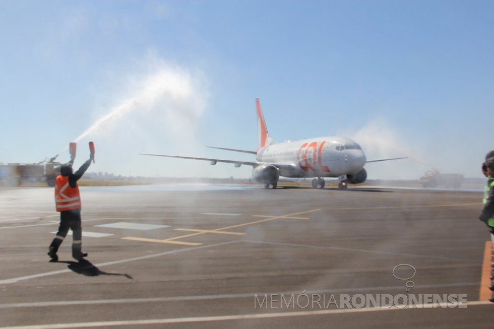 || Primeiro avião da empresa aérea que posou no aeroporto da cidade de Cascavel, recebendo o 