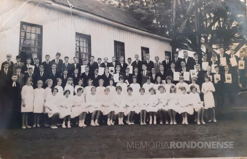 || Confirmandos da Igreja Evangélica Martin Luther, de Marechal Cândido Rondon, de 1966.
Imagem: Acervo Noberto Lang - Palotina - FOTO 1 -