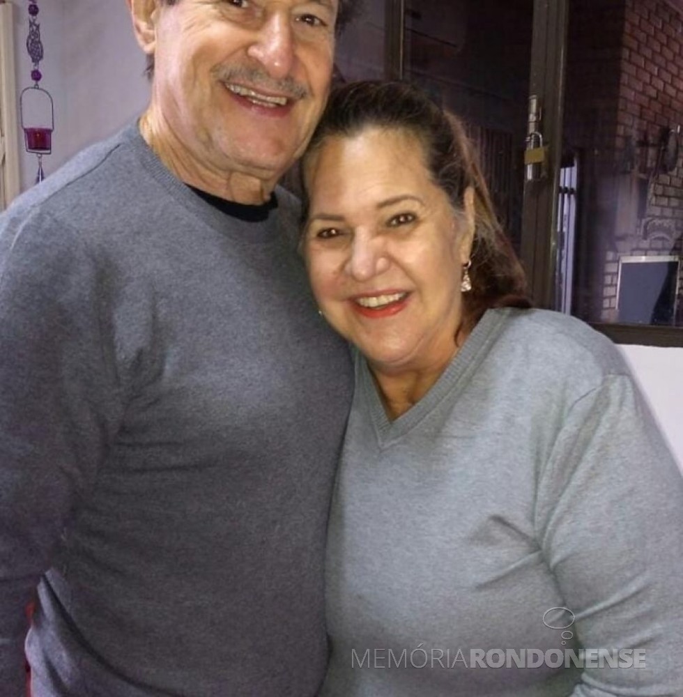 || Ex-vereadora e professora Odete Bedin com o esposo Dilmo Bedin, ela que tomou posse  na Câmara Municipal de Marechal Cândido Rondon, em junho de 1987.
Imagem: Acervo Arquivo pessoal - FOTO 6 - 