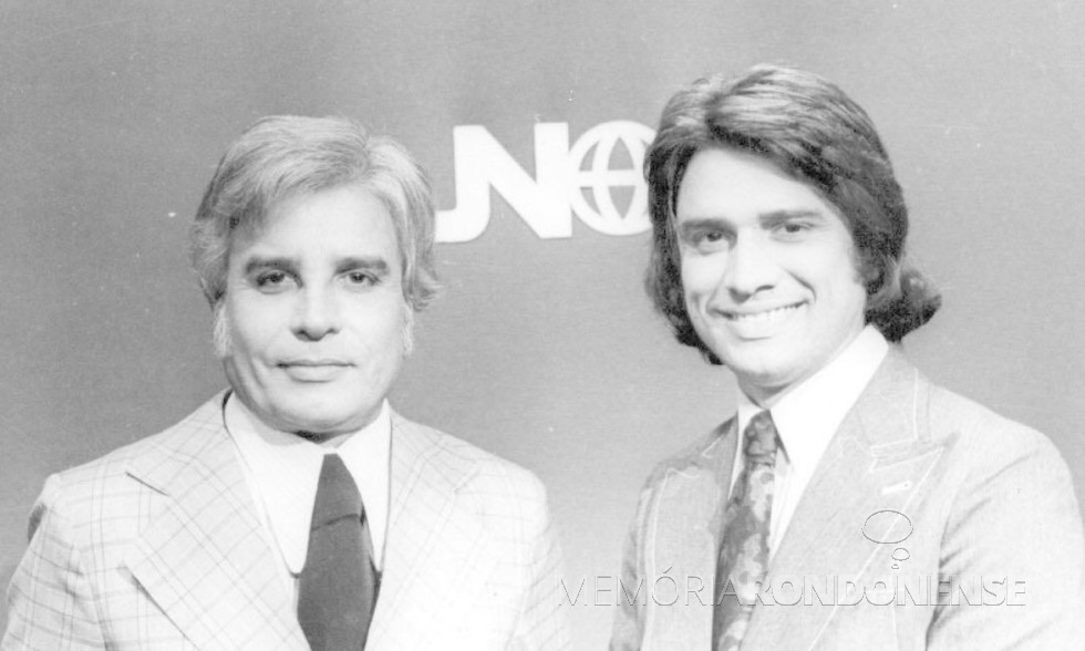 || Cid Moreira em dueto com Sérgio Chapelin na bancada do Jornal Nacional, a partir 1973.
Imagem: Acervo Fotos Antigas/Facebook - FOTO 4 -