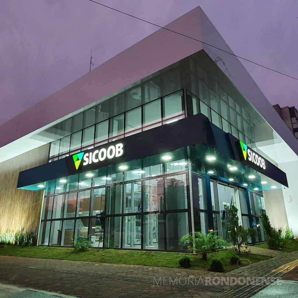 || Nova fachada da agência do SICOOB - Marechal Cândido Rondon, à Rua D. João IV com a Rua Santa Catarina, em Marechal Cândido Rondon, reinaugurada em setembro de 2020.
Imagem: Acervo Arlen Güttges - FOTO 21 -