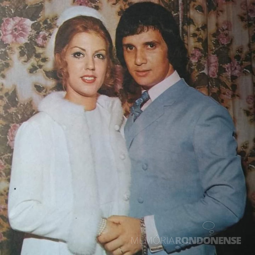 || Cleonice Rossi e Roberto Carlos, no dia do casamento em Santa Cruz de La Sierra, Bolívia, em maio de 1968.
Imagem: Acervo Projeto Memória Rondonense - FOTO 2 - 