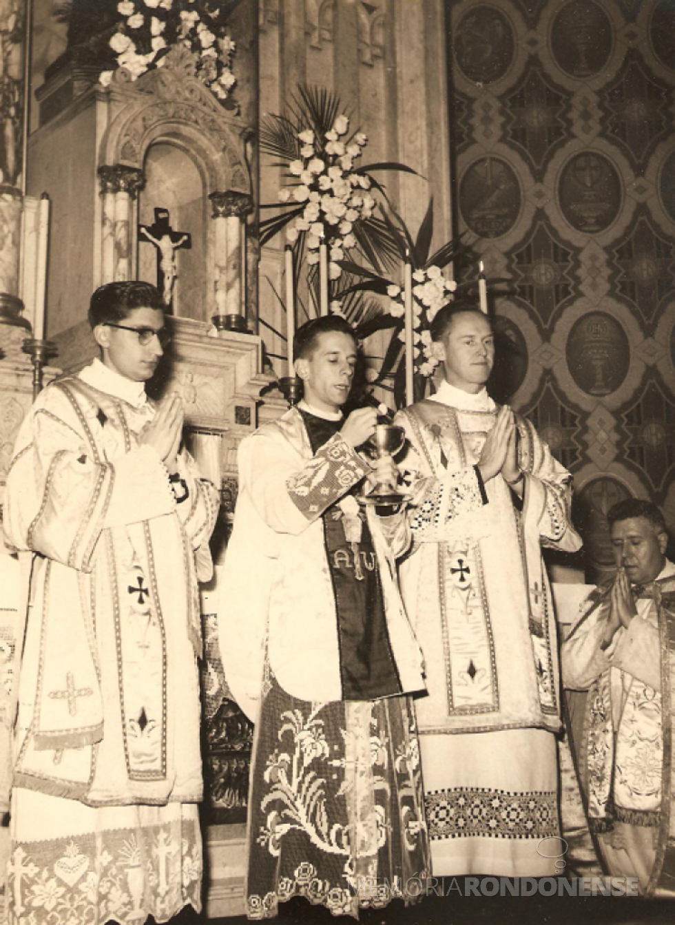 || Geraldo Majella Agnelo celebrando a sua primeira missa.
Imagem: Acervo CNBB 2 - FOTO 5 -