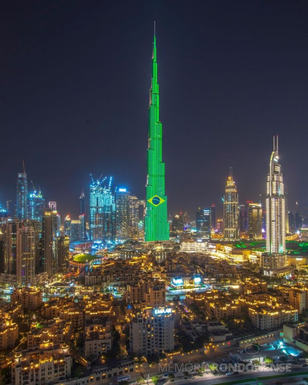|| Saudação dos Emirados Árabes Unidos via edíficio Burj Khalifa Bin Zayid, considerado o arranha-céu mais alto do mundo, em sua página no Facebook (Emirates). -- FOTO 27 -