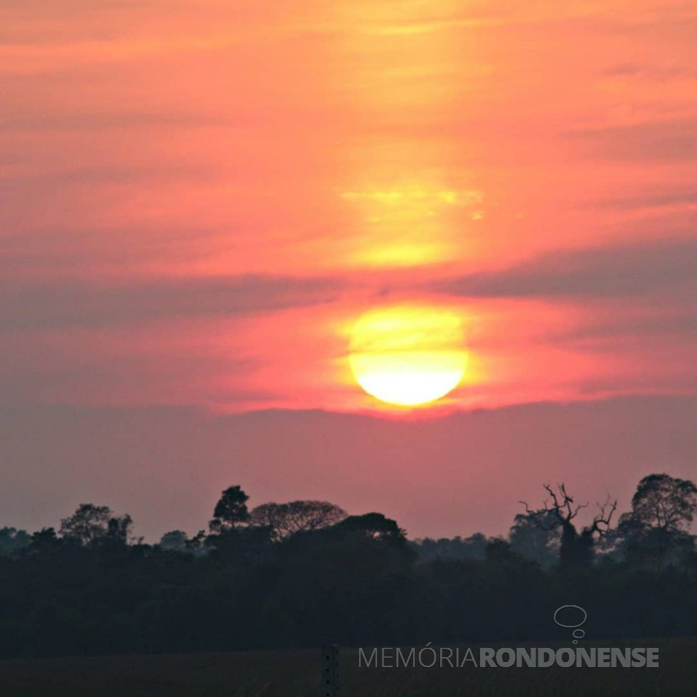 || Outro instantâneo do despontar do sol em Marechal Cândido Rondon, em 20 de setembro de 2020.
Imagem: Acervo e crédito Jair Meller - FOTO 16 -