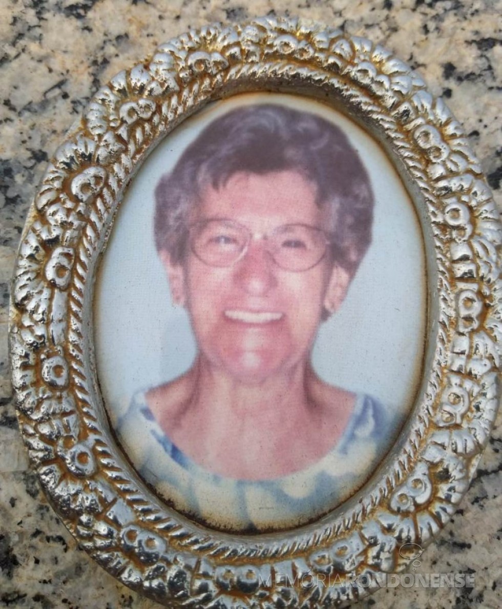 || Pioneira Rosa (nascida Deuter) Figur, primeira professora primária do distrito rondonense de Iguiporã, falecida em agosto de 2005.
Imagem: Acervo arquivo pessoal - FOTO 7 - 