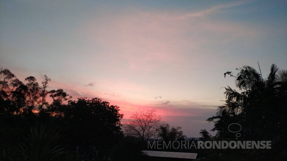 || Outro instantâneo do por do sol, em imagem feita por Telci Dreier.
Imagem: Acervo e crédito: Telci Viteck Dreier - FOTO 18 -