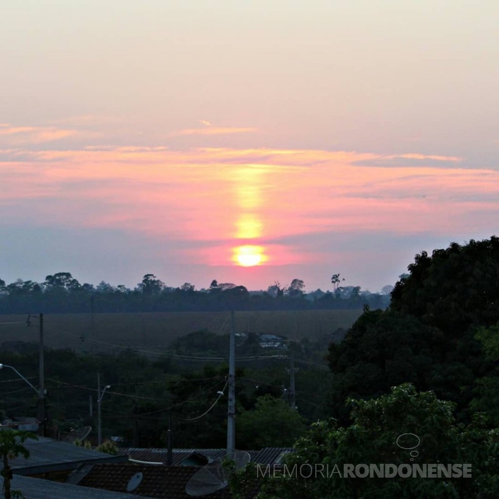 || Despontar do sol na cidade de Marechal Cândido Rondon no domingo, dia 20.09.2020, em foto tirada, às 06:45h,  desde o bairro Jardim Líder.
Imagem: Acervo e crédito: Jair Meller - FOTO 14 -